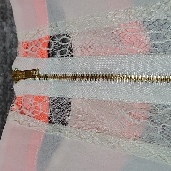 FREEWAY SHEER LACE ZIP BACK TRIM SLEEVELESS SHIRT - Picture 10 of 14